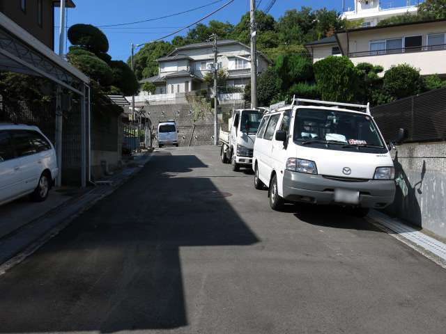 高台に位置し、町中には坂道が多いです。