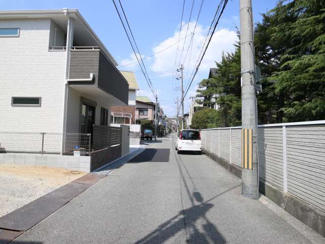 地勢が平坦なため、少し距離はありますが、阪急「西宮北口」駅へ自転車で行くこともできます。