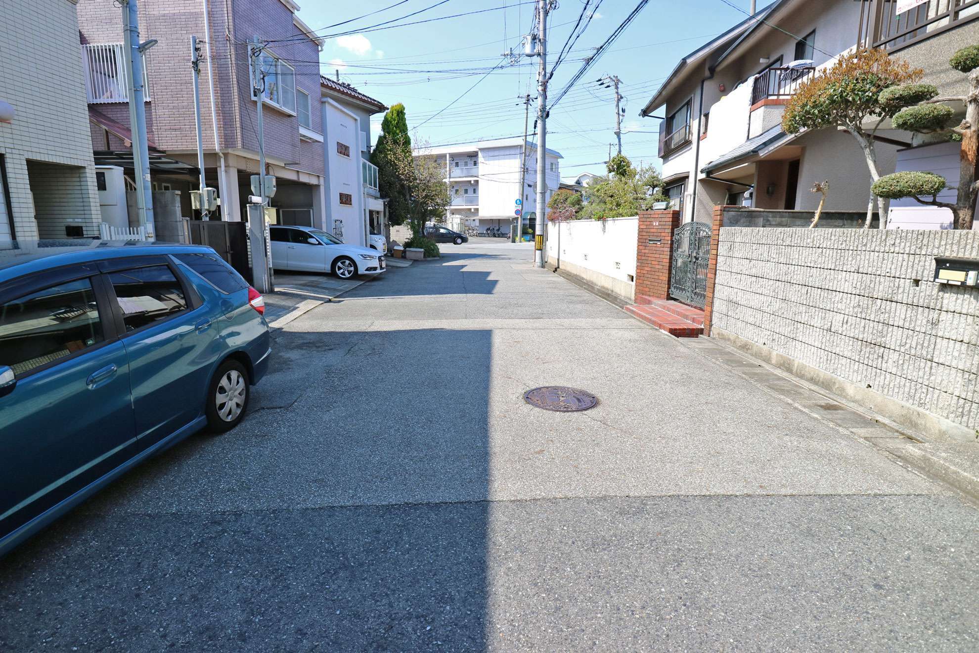 マンションと一戸建てが混在し落ち着いた雰囲気が魅力です。