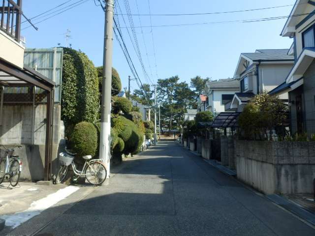 駅まで遠いですが、地勢が平坦なため、自転車で移動する人も多いです。