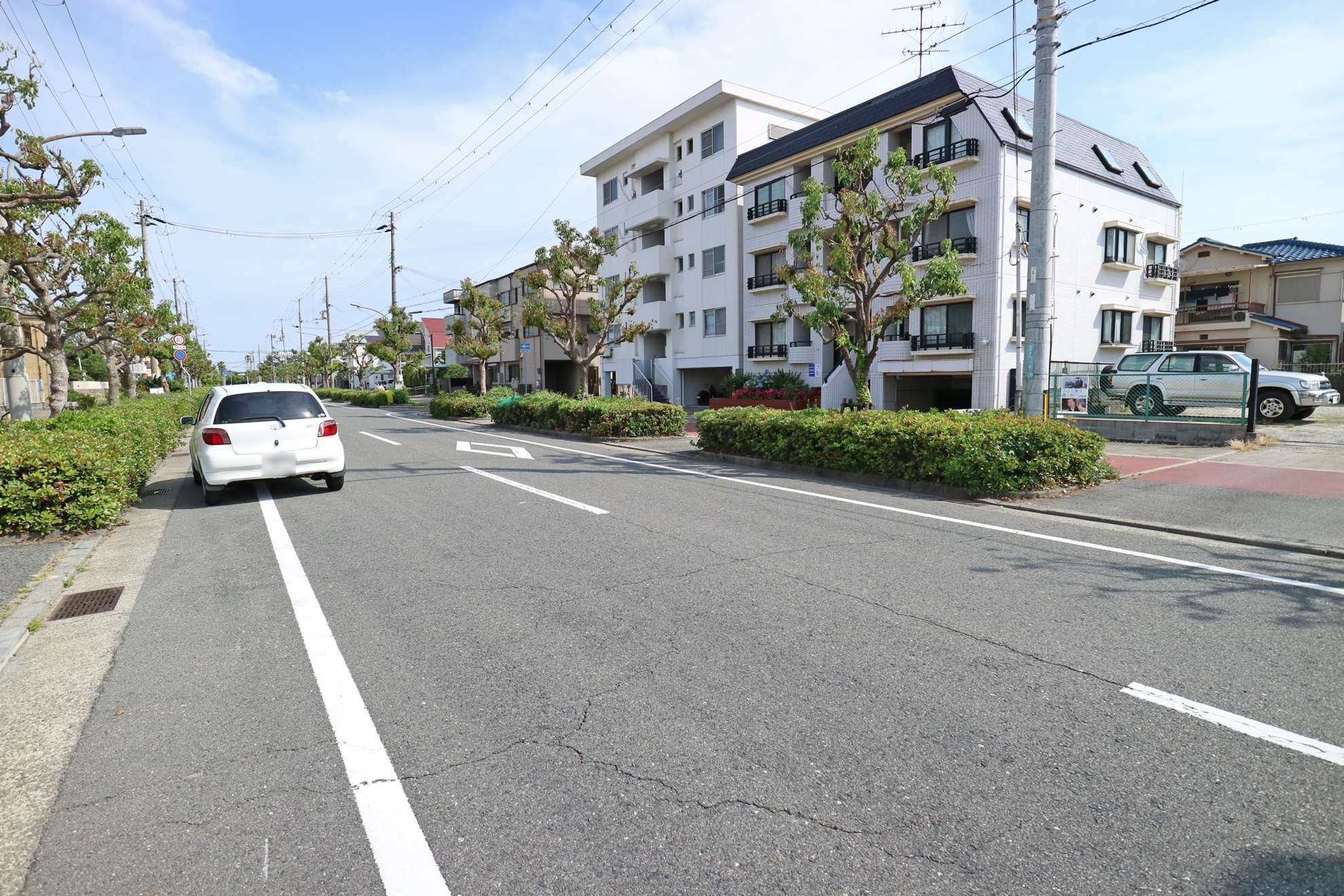 『浜甲子園2丁目』は一戸建てやマンションなどが混在する閑静な町。地勢は平坦です。