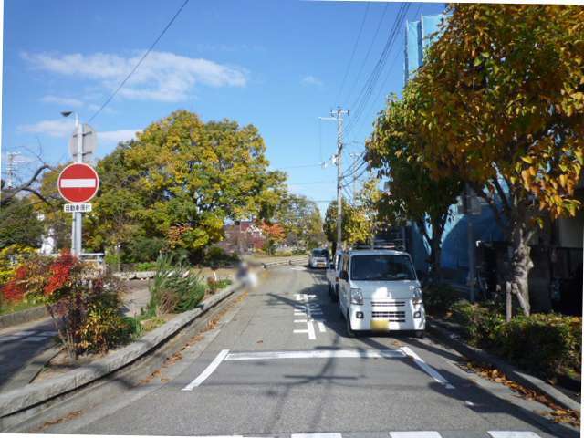 町の西エリアはやや入り組んだ印象の街並み。『阪神甲子園球場』に近く、ファンには嬉しい立地で、時折球場からの歓声が聞こえてきます。