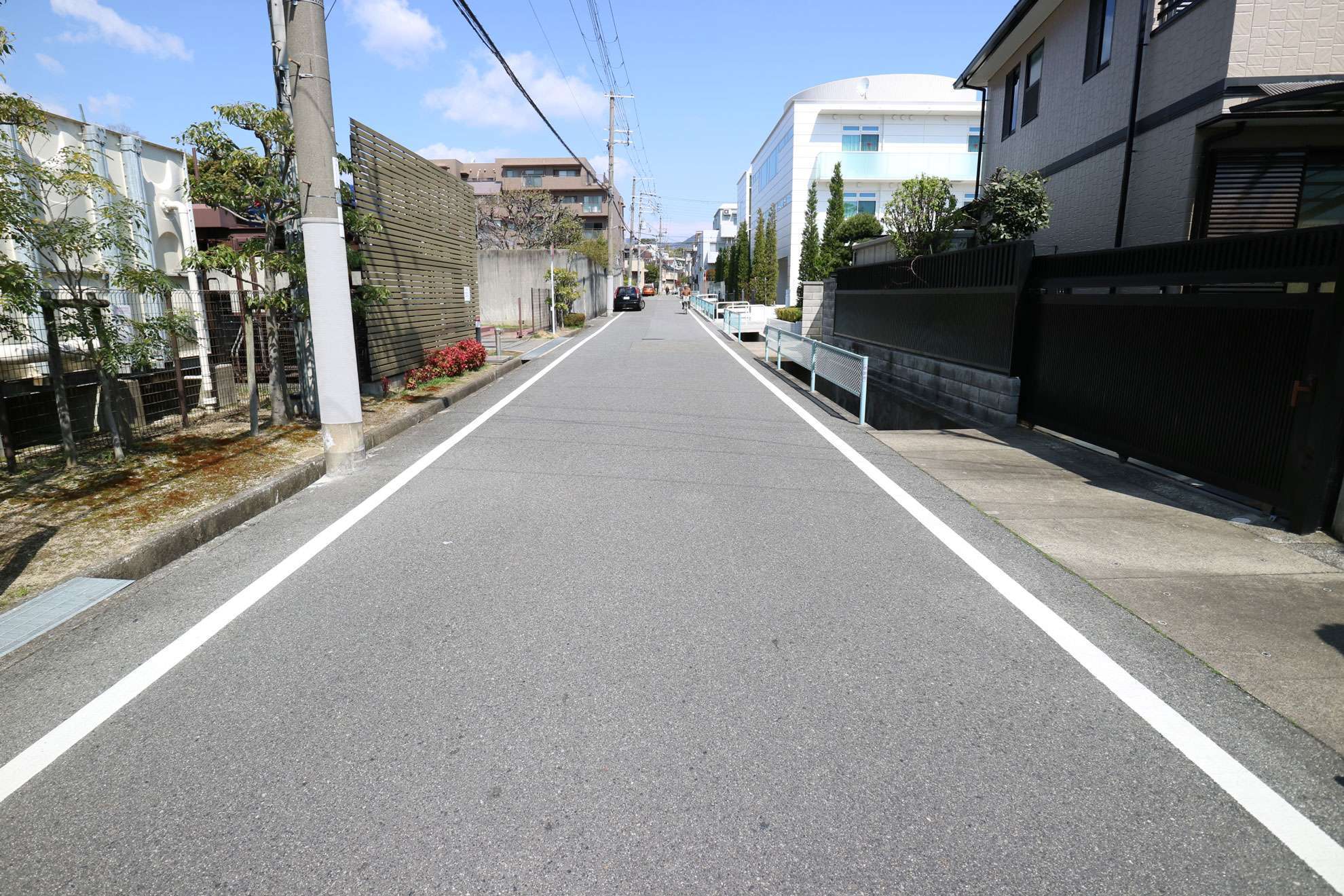 『清水町』はマンションや一戸建てが混在する町。