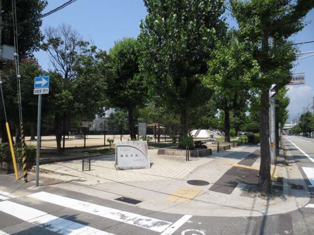 町から少し北側に行ったところにある『春風公園』。子供が喜ぶ様々な遊具のある公園です。木々も多く緑豊かなため散歩コースにも最適。