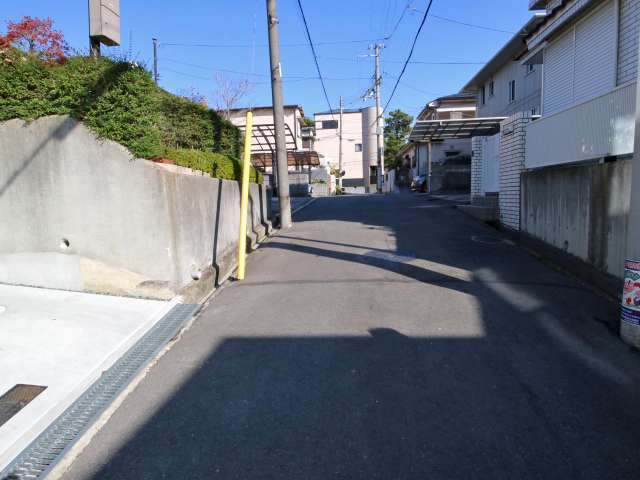 『郷免町』は西宮市と芦屋市との市境にある町。一戸建てやマンションが混在する住宅地です。