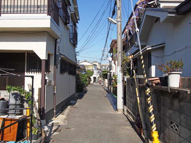 一部、道幅が狭くなっている場所があります。