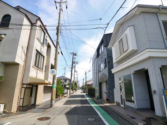 入り組んだ印象の街並みですが、のどかな雰囲気があります。地勢は平坦。