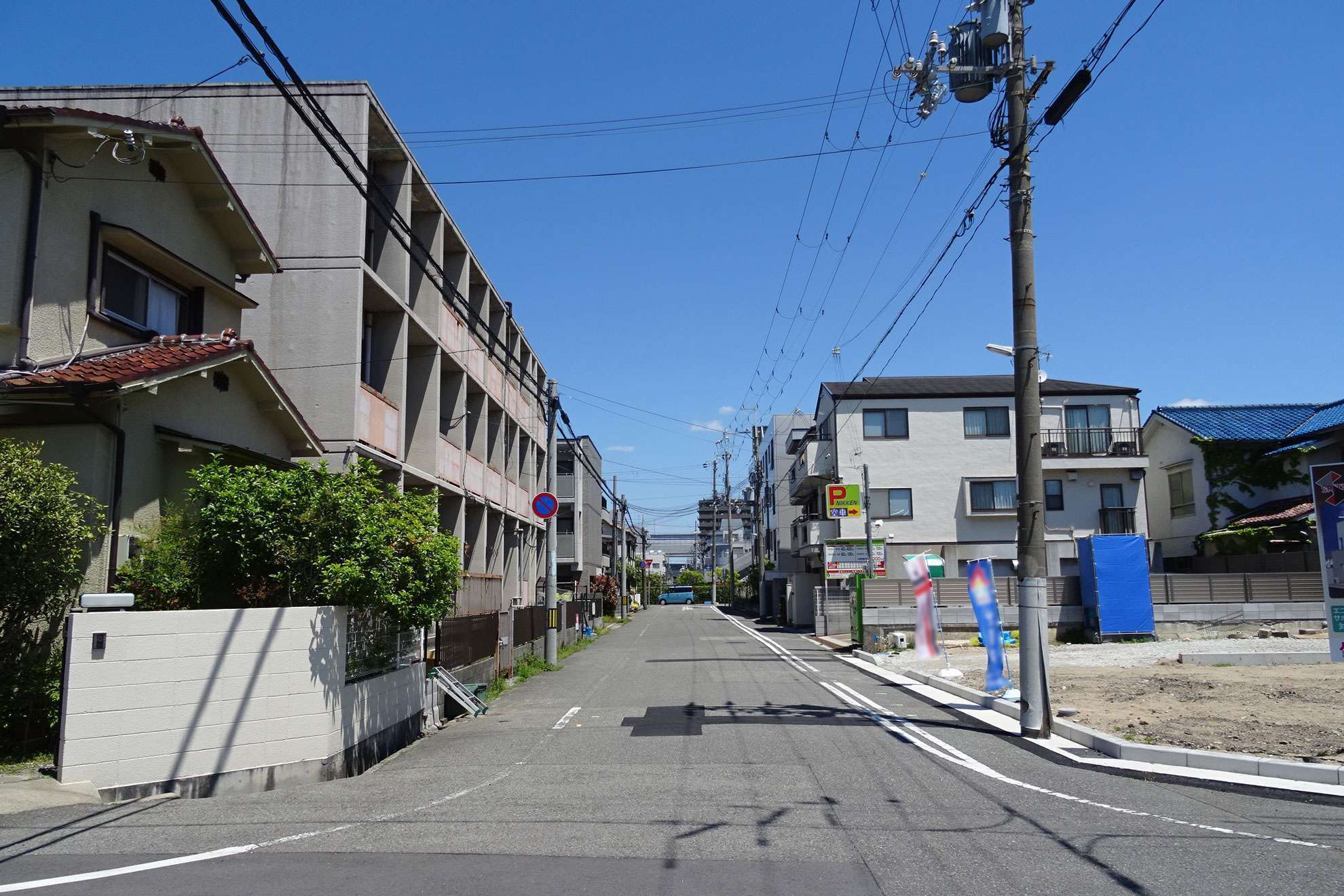 『甲子園八番町』は一戸建てやマンション、店舗や事務所が混在する街。