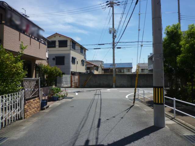 戸建が多く立ち並んでいます。