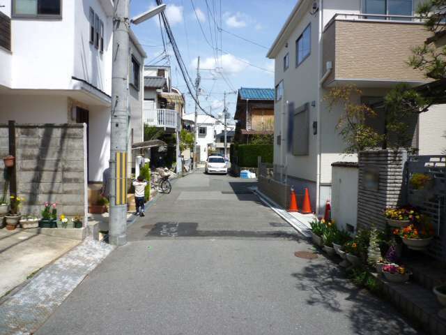 入り組んだ場所も多いですが、車の通りが少ない静かな住環境。