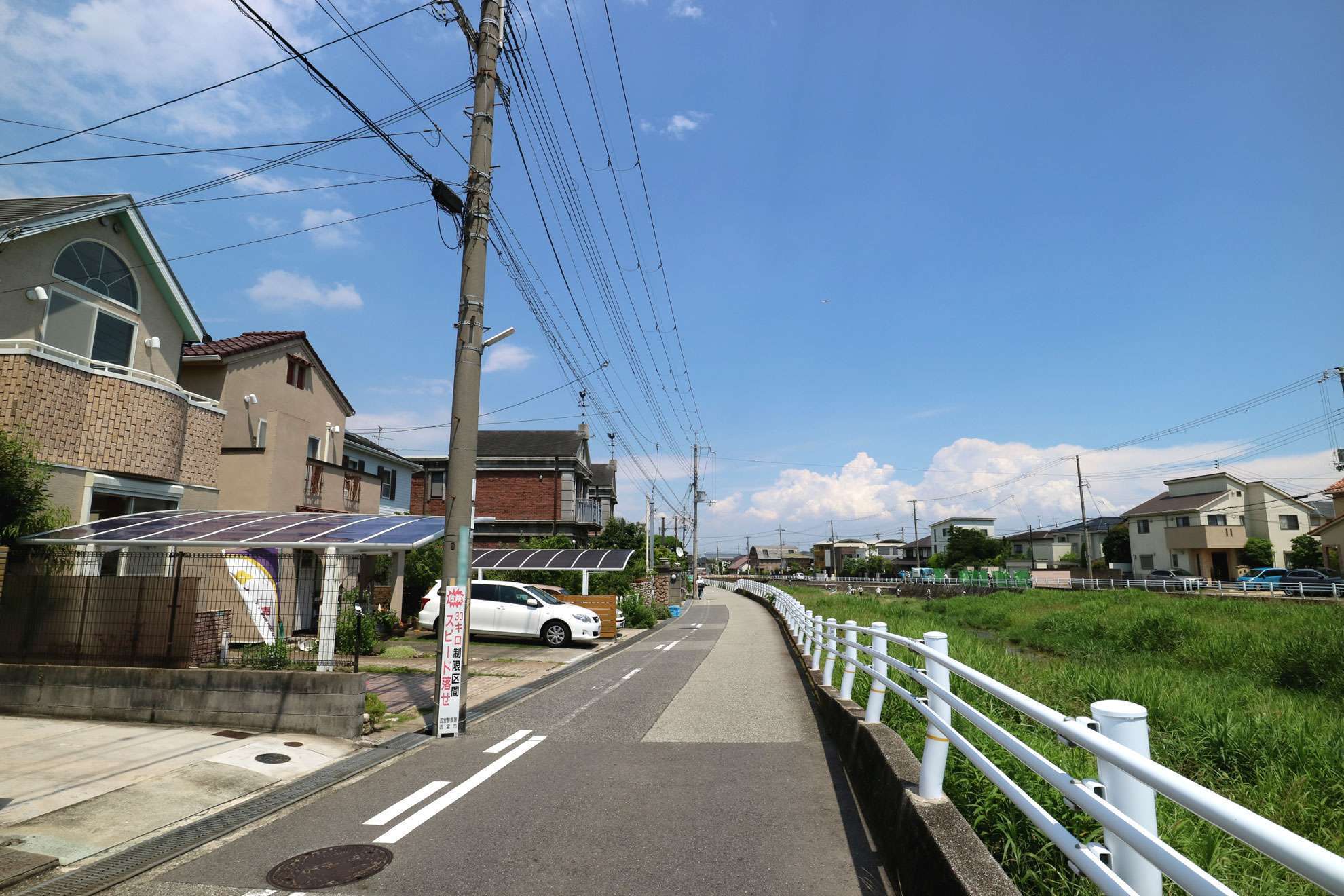 町の南西部を仁川が流れています。