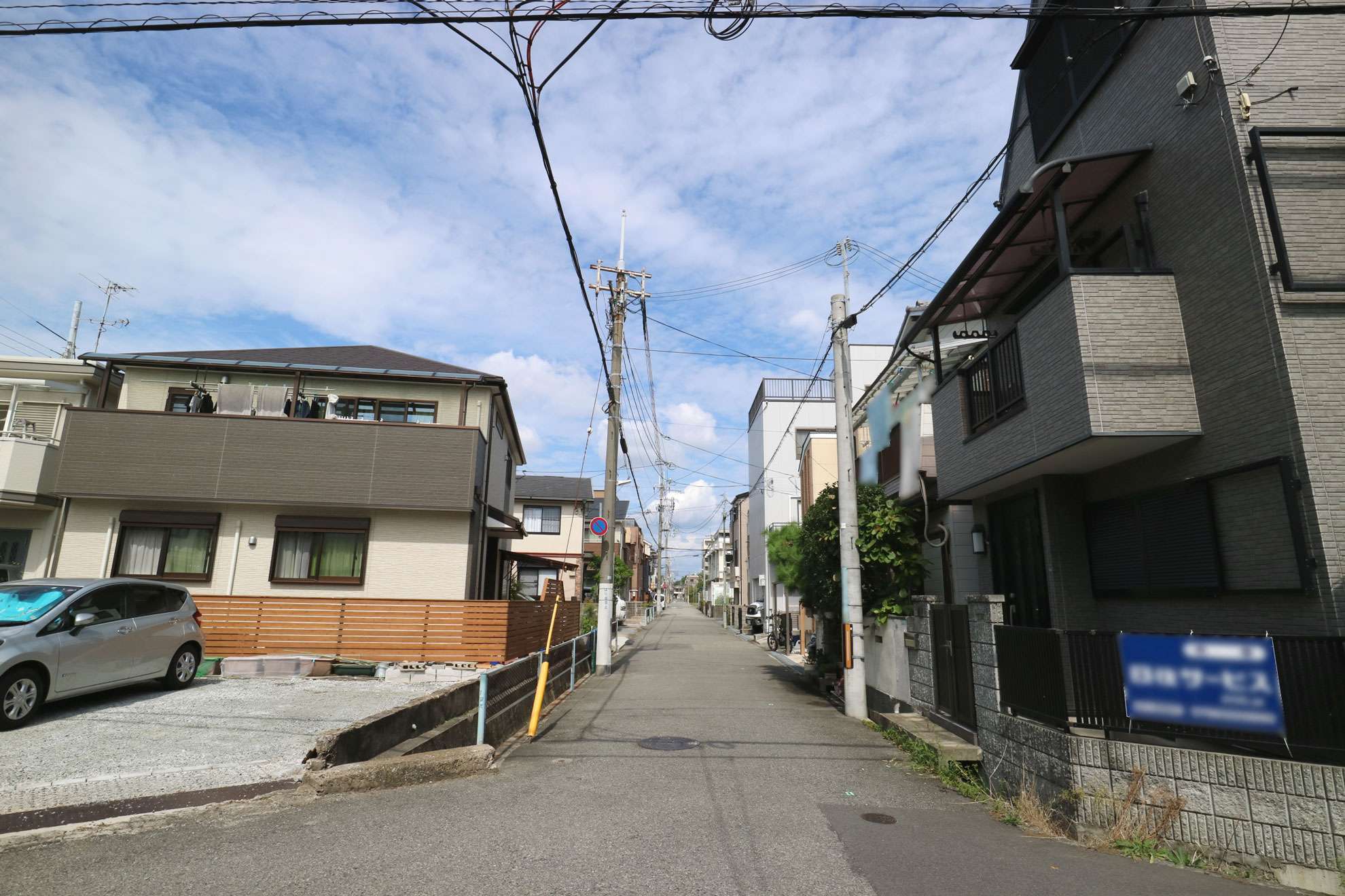 一部道幅の狭い場所もありますが、比較的区画が整い、地勢は平坦。