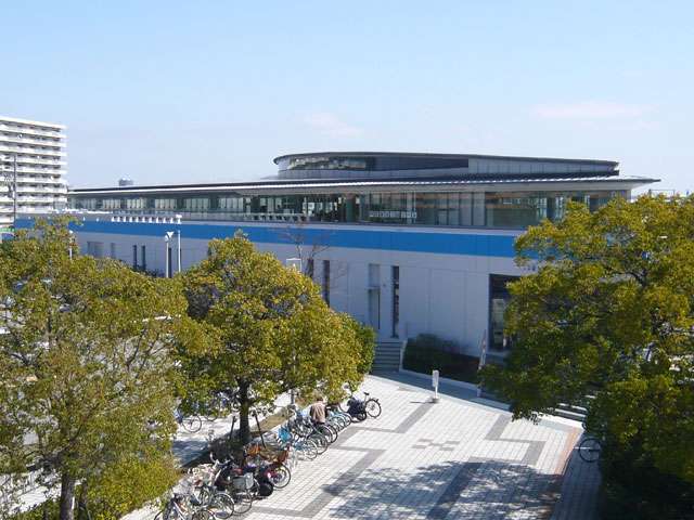 町の東側にある、『芦屋海浜公園プール』。25mの屋内プール、子供用プール、ジャグジーの他、エクササイズ機器もある多目的室もあります。