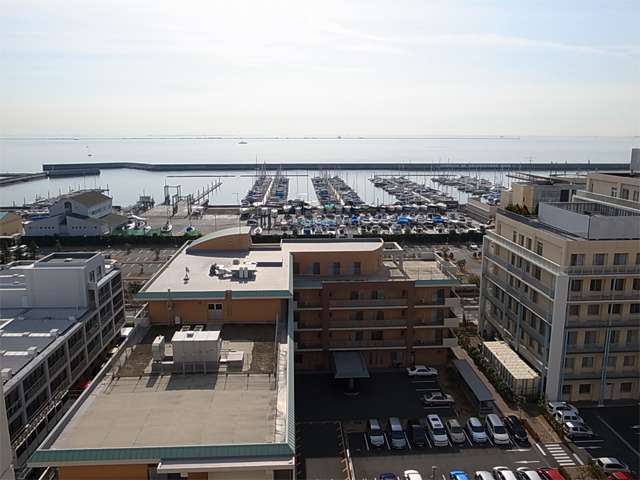 街の中には病院もあり、南側には『新西宮ヨットハーバー』があります。