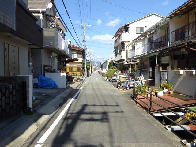 町の全域が第1種中高層住居専用地域に指定されています。
