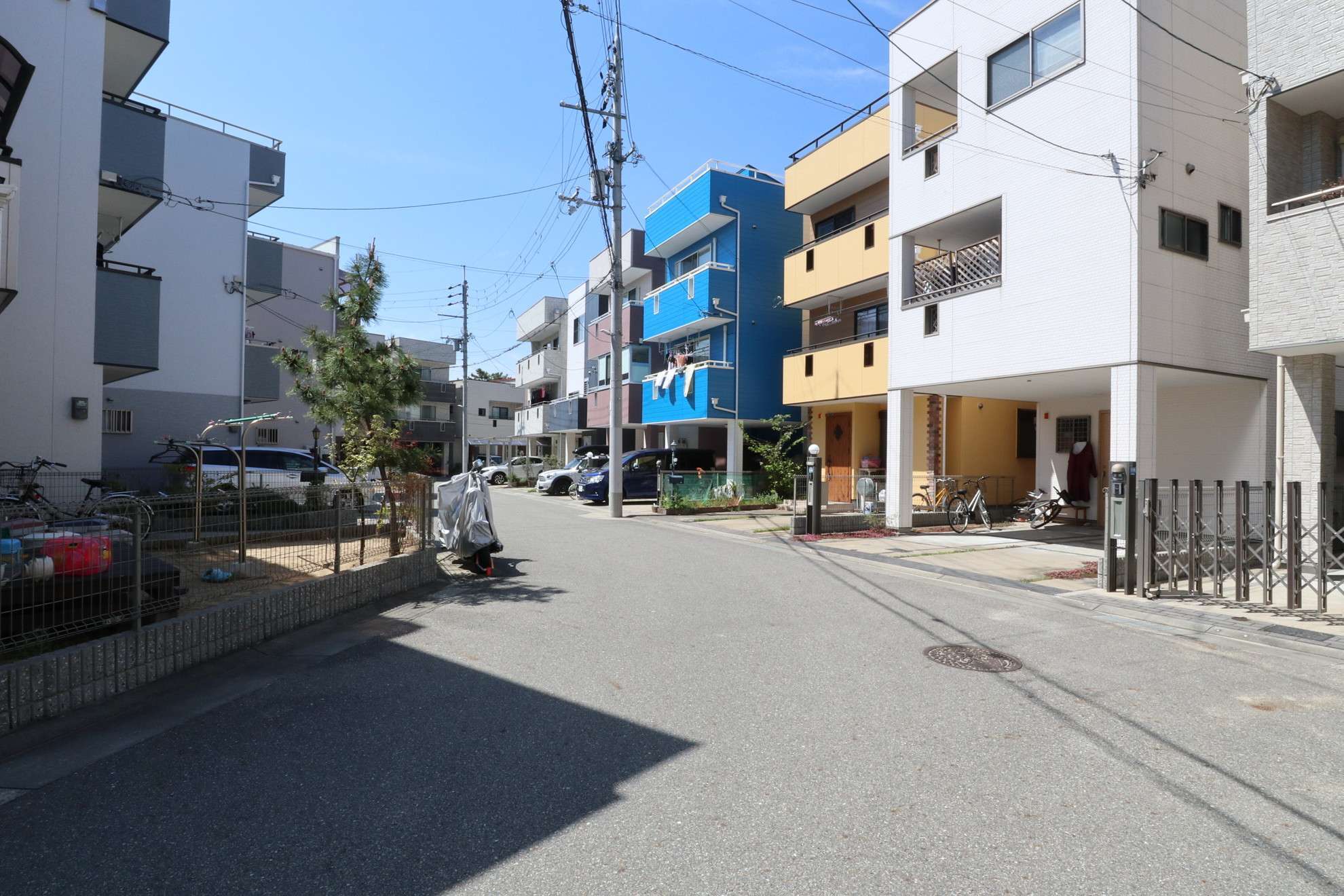 比較的新しい一戸建てが立ち並ぶエリアです。