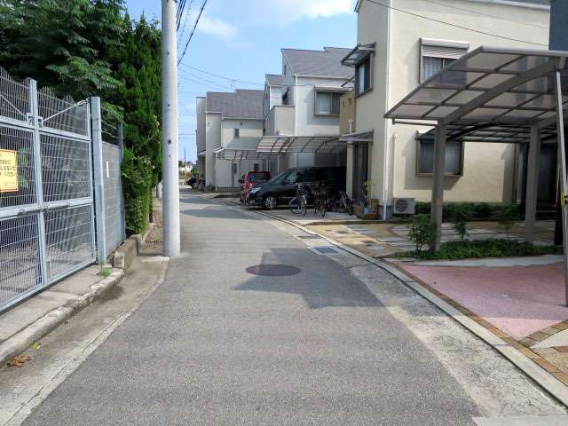 車の通りが少ない落ち着いた住環境。