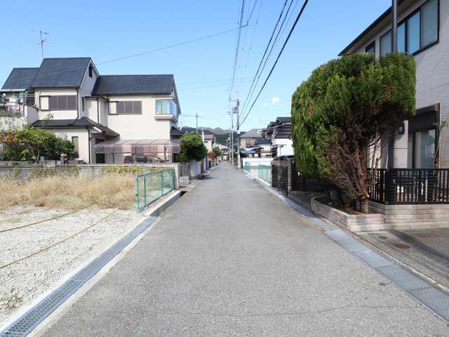 駅からの道のりはほぼ平坦で、自転車でも移動しやすい立地です。