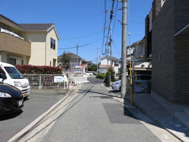一戸建てが中心に立ち並ぶ住宅地。