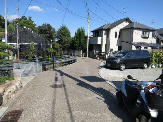 園芸農地が点在し、のどかな雰囲気があります。