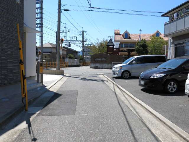 町の南側には阪急宝塚線が走っています。