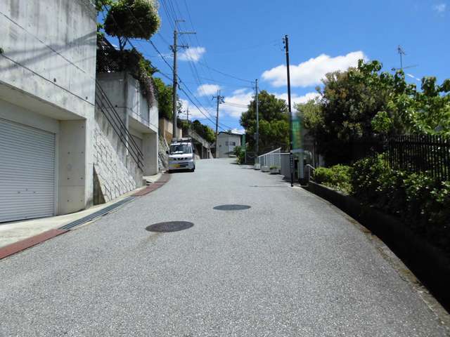 長尾連山の麓に位置する緑豊かな町。