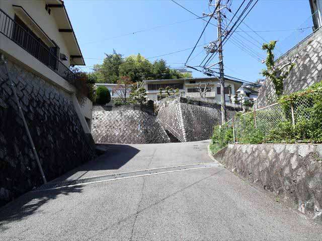 町の全域が第1種低層住居専用地域に指定されています。