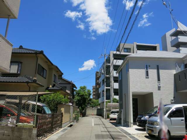 地勢はほぼ平坦ですが、入り組んだ印象の街並み。