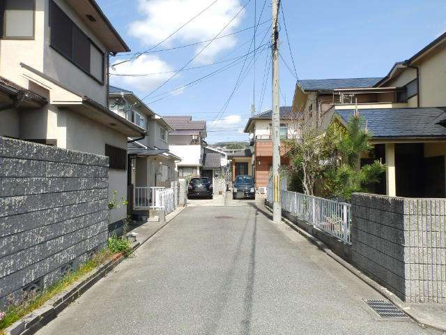 車の通りが少なく、教育施設も少ないため、子供の通学も安心。