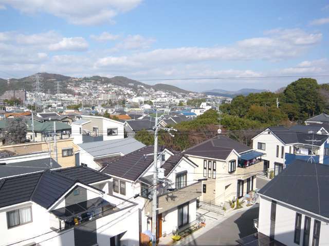 緑豊かで、一戸建てが中心に立ち並んでいます。