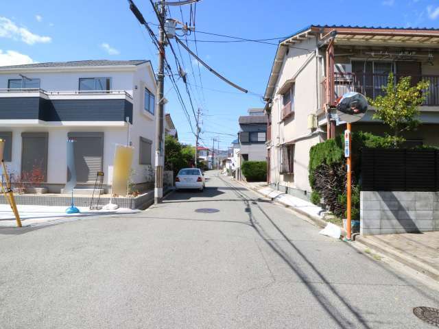 車の通りが少ない閑静な住環境が魅力。