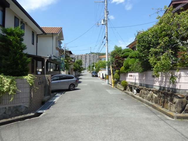 周りを自然林に囲まれており、たいへん緑豊か。