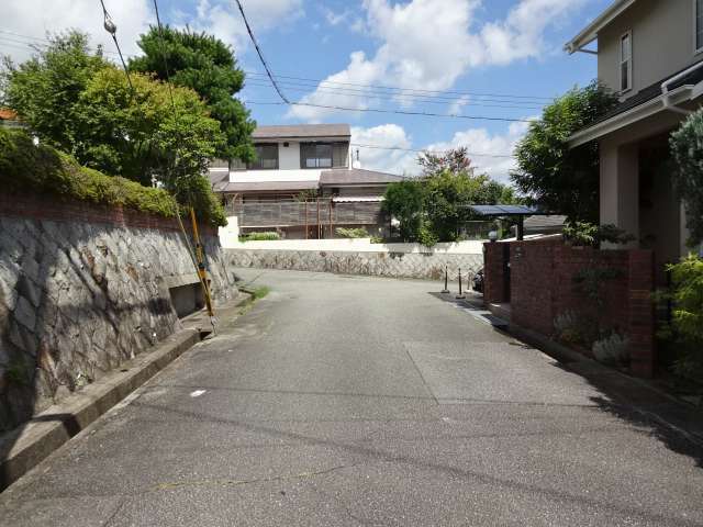 区画は整っていますが、高台のため坂道が多いです。