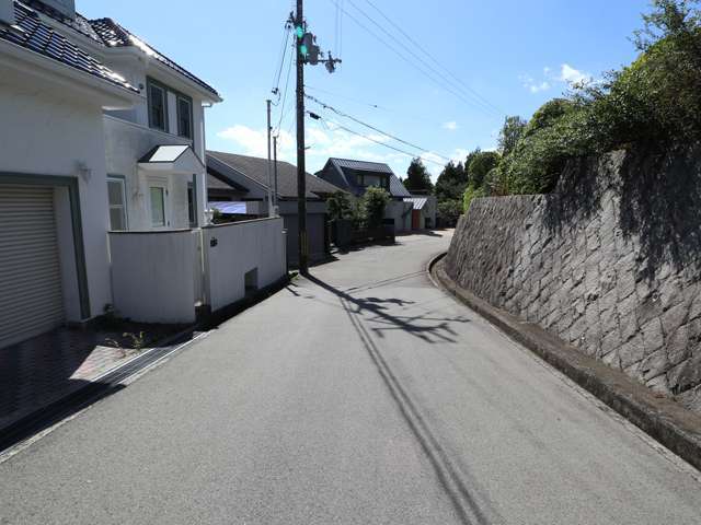 ニュータウンの中でも『中山桜台7丁目』だけは、街の入口を1ヶ所に制限し防犯効果を高めています。