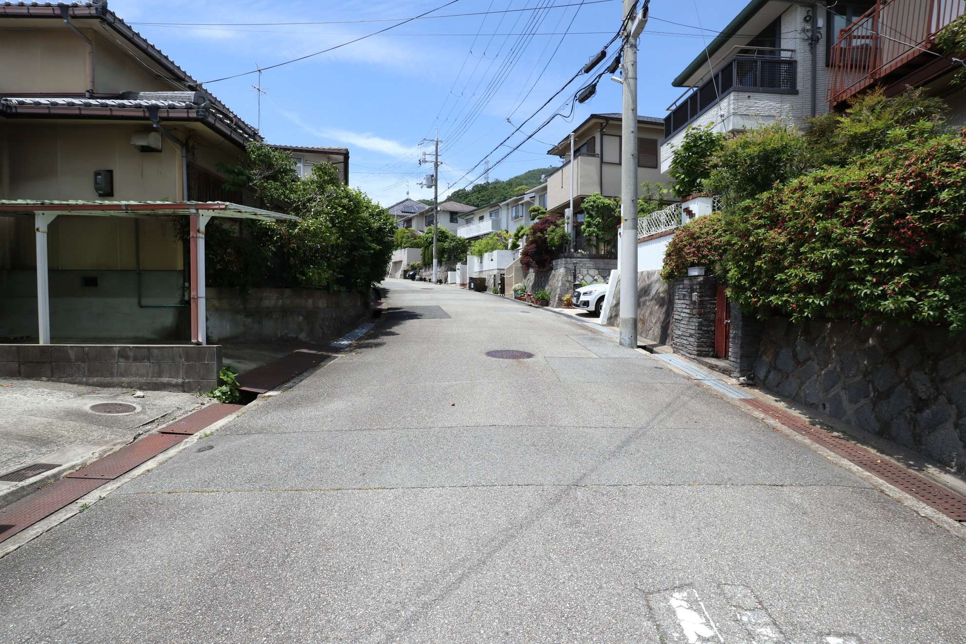 『光ガ丘2丁目』は六甲山系の山々に囲まれた緑豊かで区画の整った住宅地。
