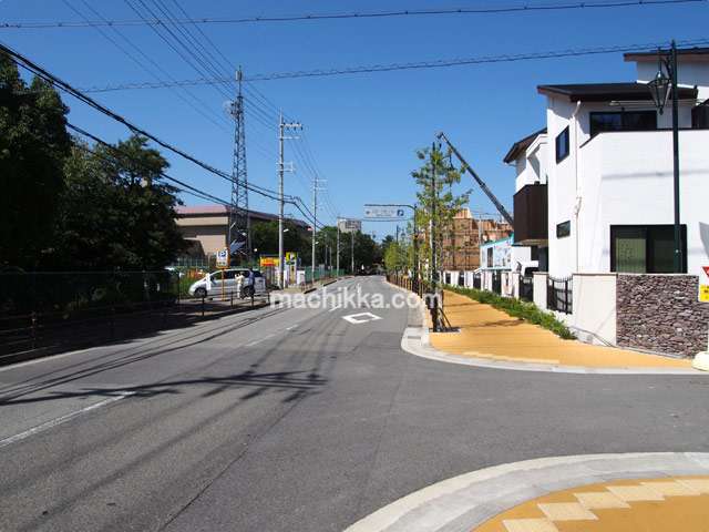 町の南西部。『宝塚市立スポーツ施設』がすぐ近くにあり、休日のレクリエーションにぴったり。