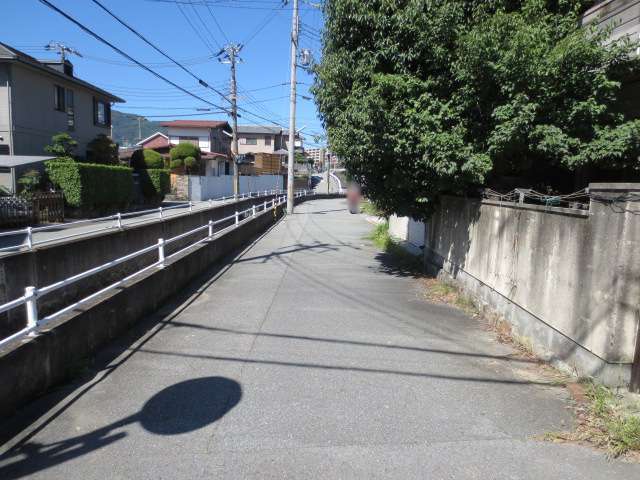 町中には水路があり、のどかな雰囲気があります。