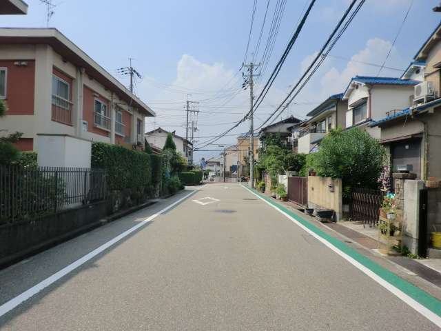 一戸建てが中心に立ち並ぶ住宅エリアが広がっています。