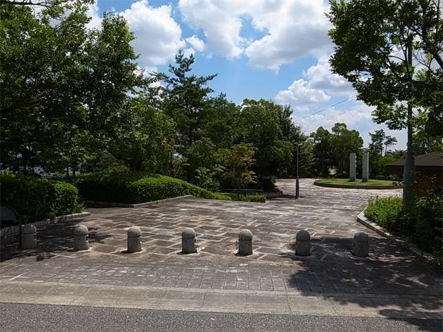 『山手台南公園』。それほど広くなく、遊具やグラウンドもありませんが、その分静かでのんびりできます。