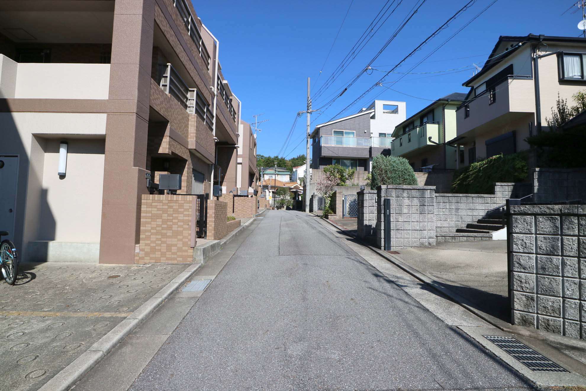 道幅が狭く入り組んだところも多いですが、閑静な住環境が魅力。