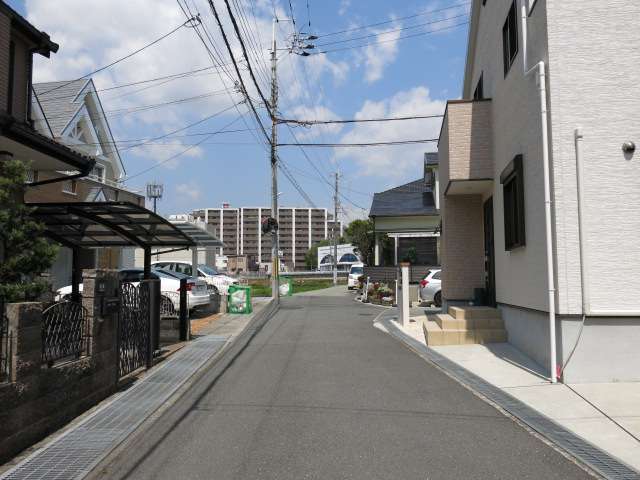 入り組んだ街並みですが、田畑が残るのどかな雰囲気の街並みです。