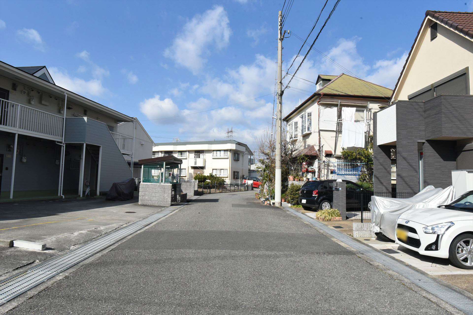 車の通りが少ない閑静な住環境が魅力。
