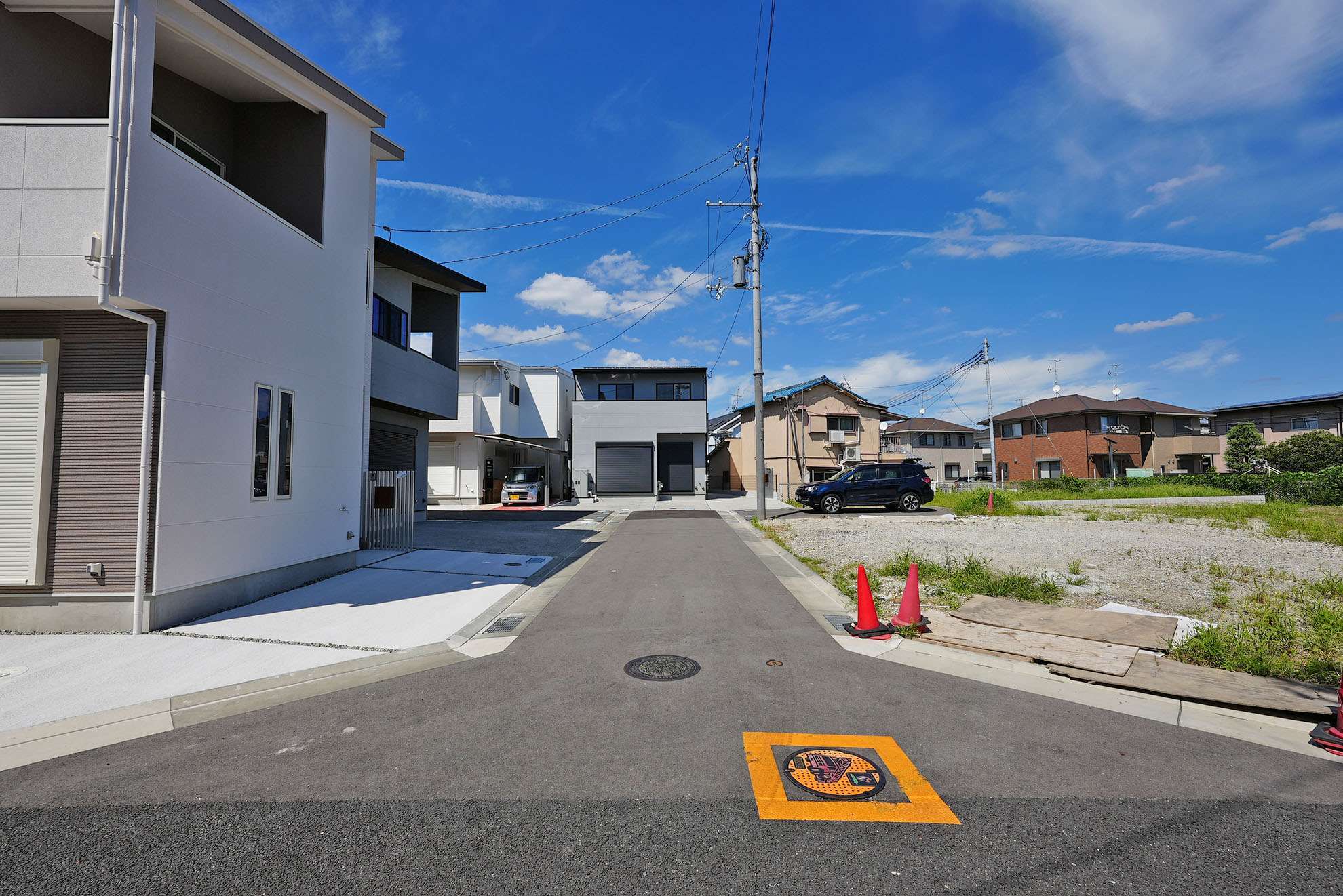 地勢はほぼ平坦。猪名川や大きな公園が近くにあり、自然を身近に感じられる町です。