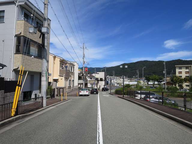 遠くには山が見え、季節によって色合いが移り変わっていきます。