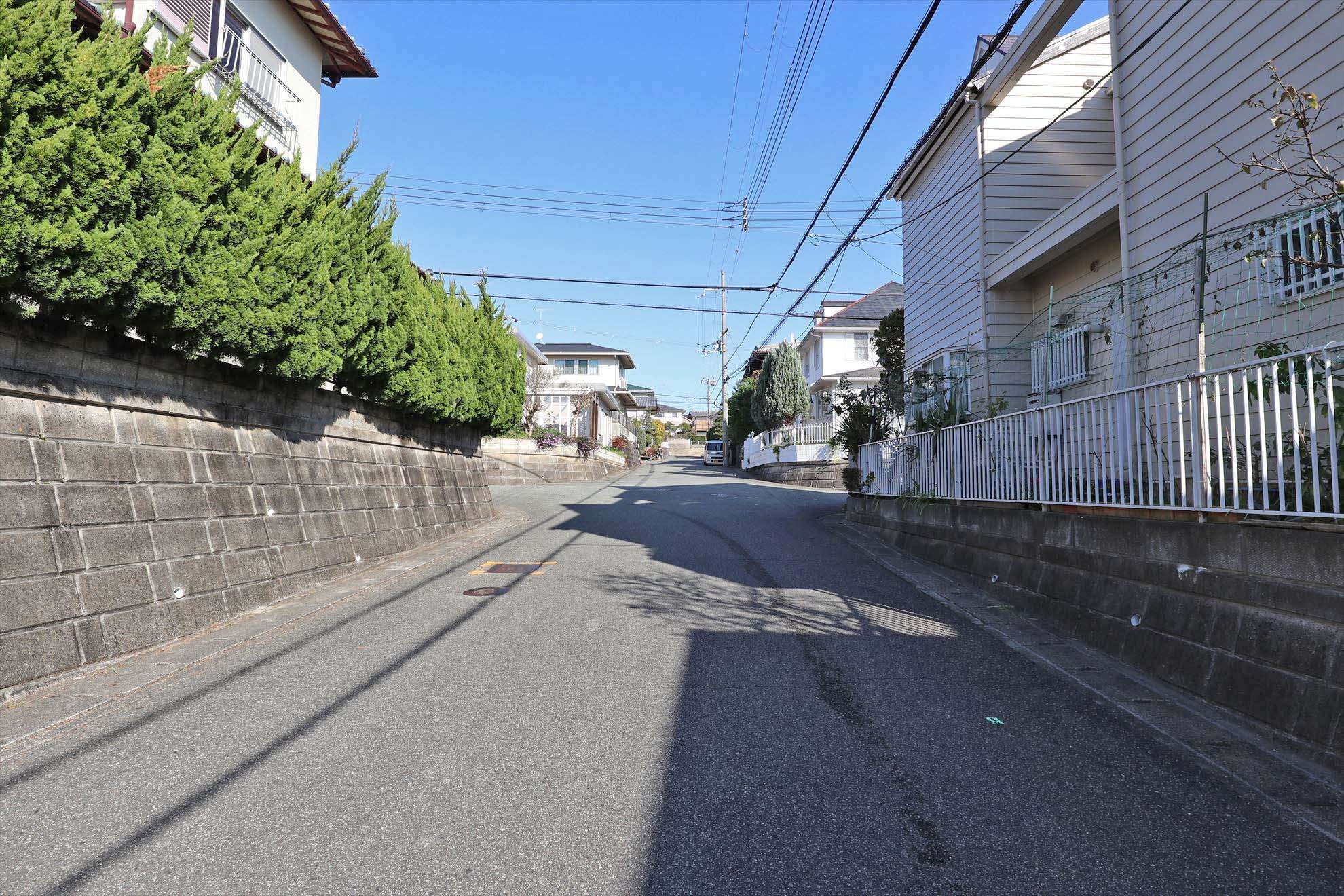 ニュータウンの閑静な住宅地。