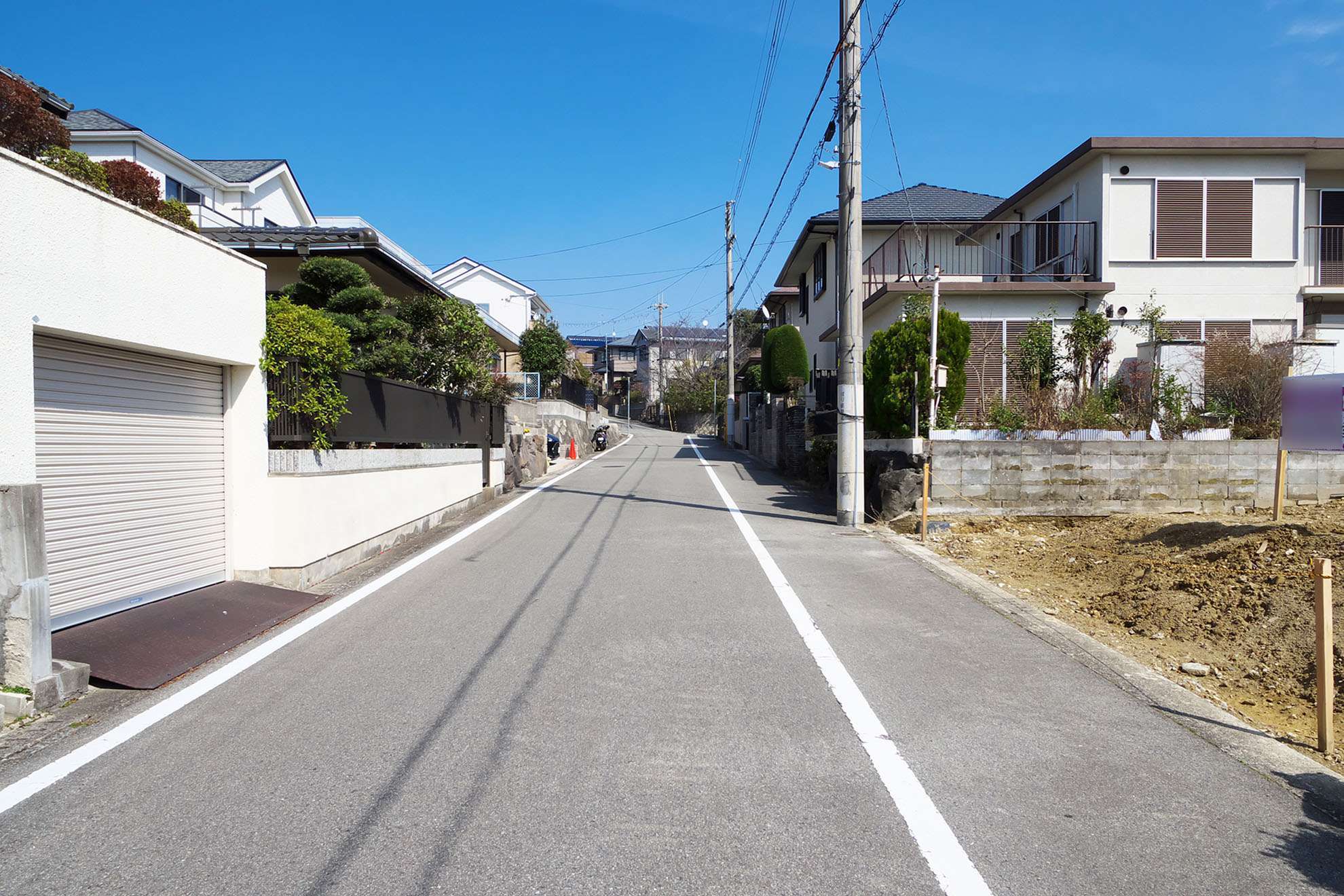 『緑台2丁目』はニュータウン「多田グリーンハイツ」内の住宅地。