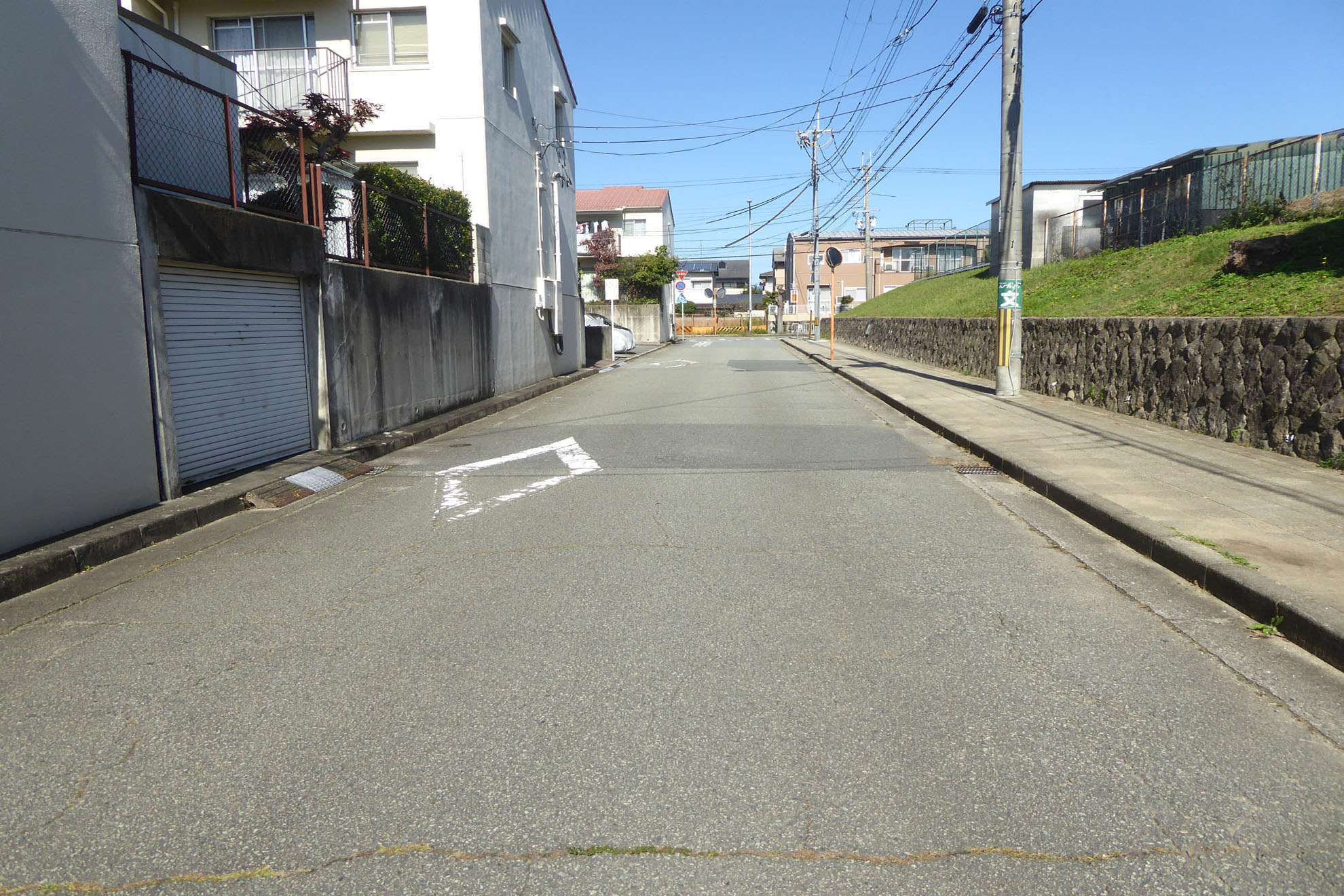 緩やかな傾斜のため、自転車で移動する人も多く見かけます。