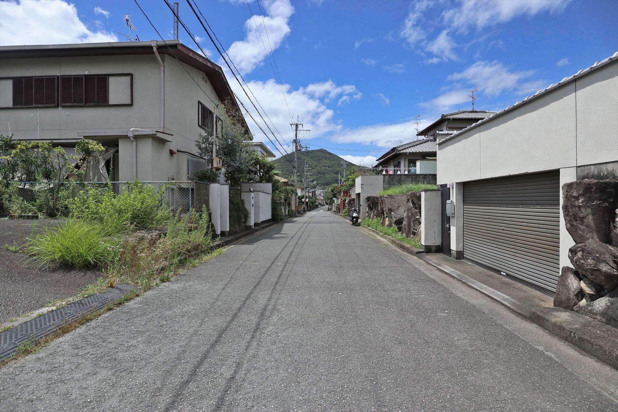 ニュータウンの閑静な住宅地。