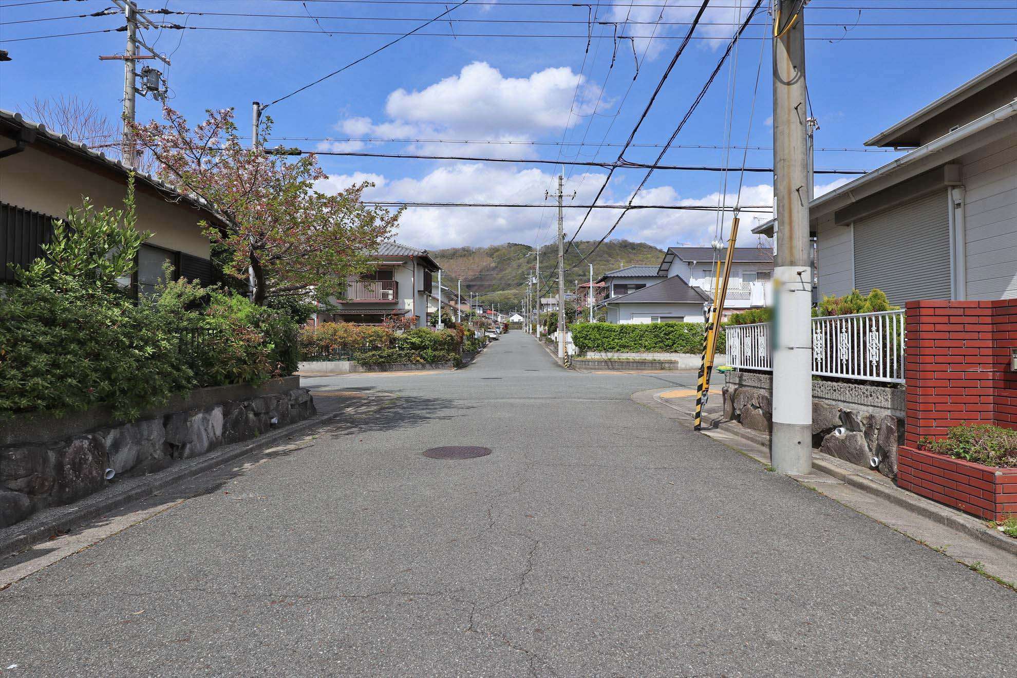 道幅が広くゆったりとした街並み。落ち着いた雰囲気が魅力です。