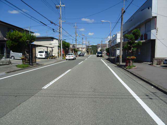 町のほとんどが第1種低層住居専用地域または第2種低層住居専用地域に指定されています。